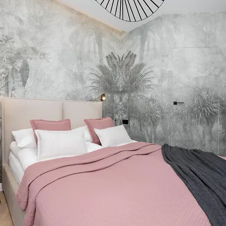 Wilanow Sarmacka With Parking, Gym & Sauna By Renters Apartment Warsaw